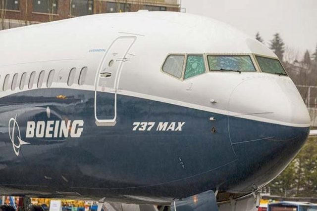 Boeing anuncia la renuncia de su director ejecutivo