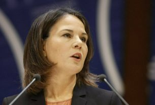 Baerbock insta a Irán a cesar la violencia contra Israel