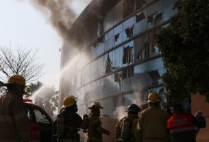 Terroristas Incendian Palacio de Gobierno y Vehículos en Guerrero