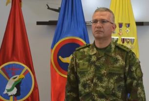 Colombia Petro Destituye al Comandante del Ejército