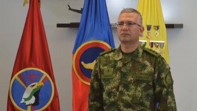 Colombia Petro Destituye al Comandante del Ejército