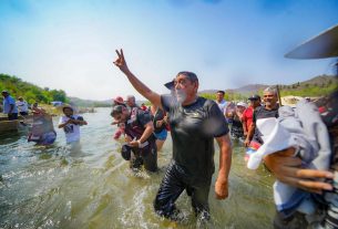 Félix Salgado Los pueblos tienen que vivir con dignidad