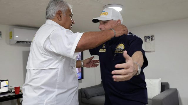 Mulino visita a Martinelli después de votar en Panamá