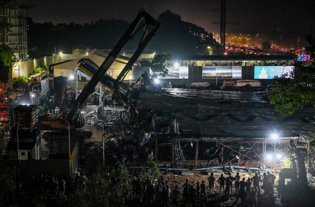 Tragedia en Bombay Doce Muertos por el Colapso de una Valla