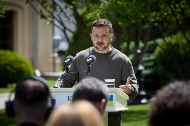 Zelenski: Prioridad frustrar Ofensiva Rusa en Járkov