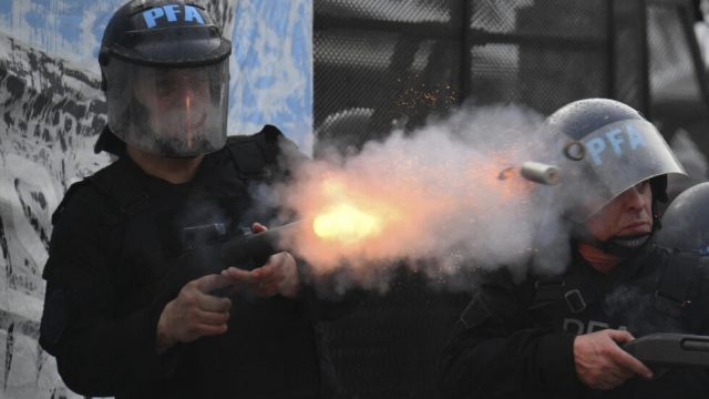 Argentina Disturbios en el congreso durante debate de ley fiscal