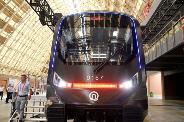 China lanza el primer convoy de metro hecho de fibra de carbono