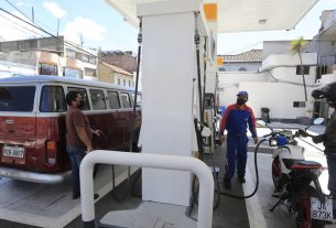 Ecuador decide eliminar subsidios a la Gasolina