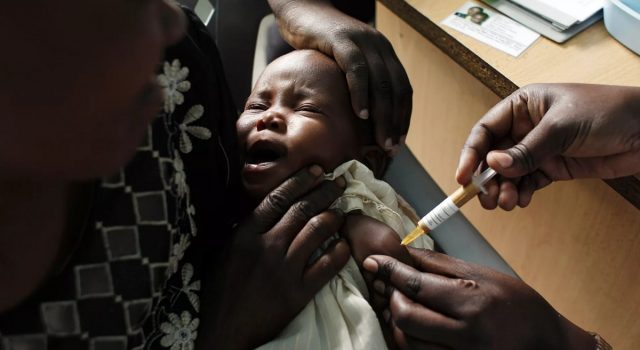 Nueva iniciativa para aumentar la producción de vacunas en África