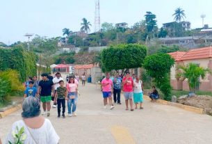 Poca gente en los panteones de Acapulco durante el Día del Padre