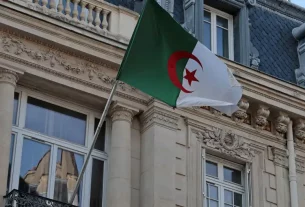 Argelia anuncia el retiro de su embajador en Francia
