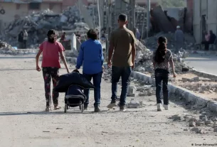 Ataque aéreo en Deir al Balah Mueren madre e hijo en Gaza