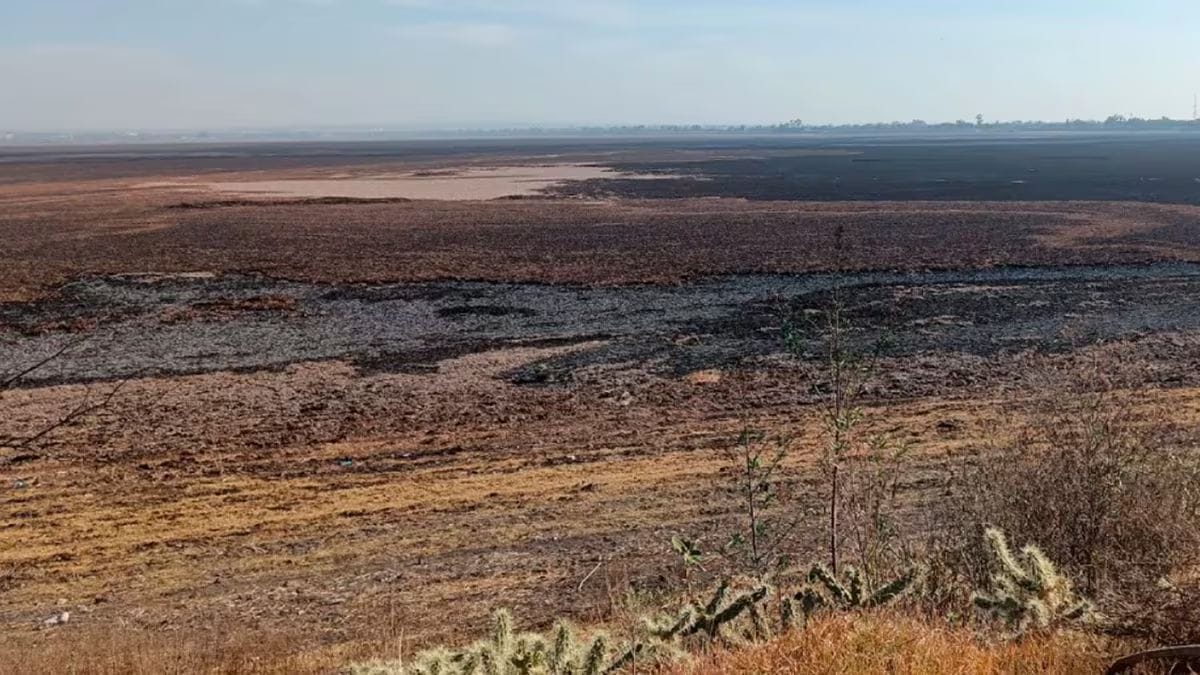 CONAGUA verte aguas residuales en la Laguna de Zumpango
