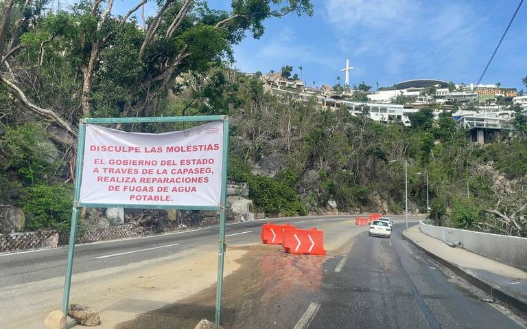 Continúa la demolición de rocas en la escénica de Acapulco