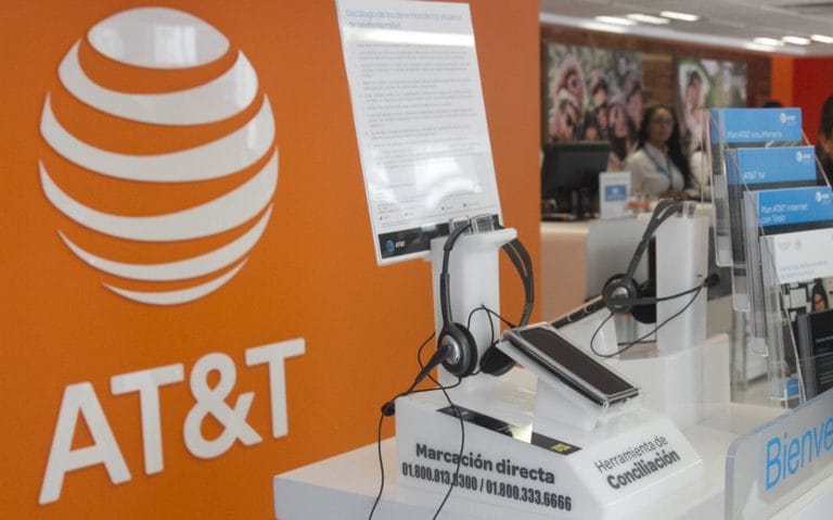 Ganancias de AT&T caen un 18% en el Segundo Trimestre