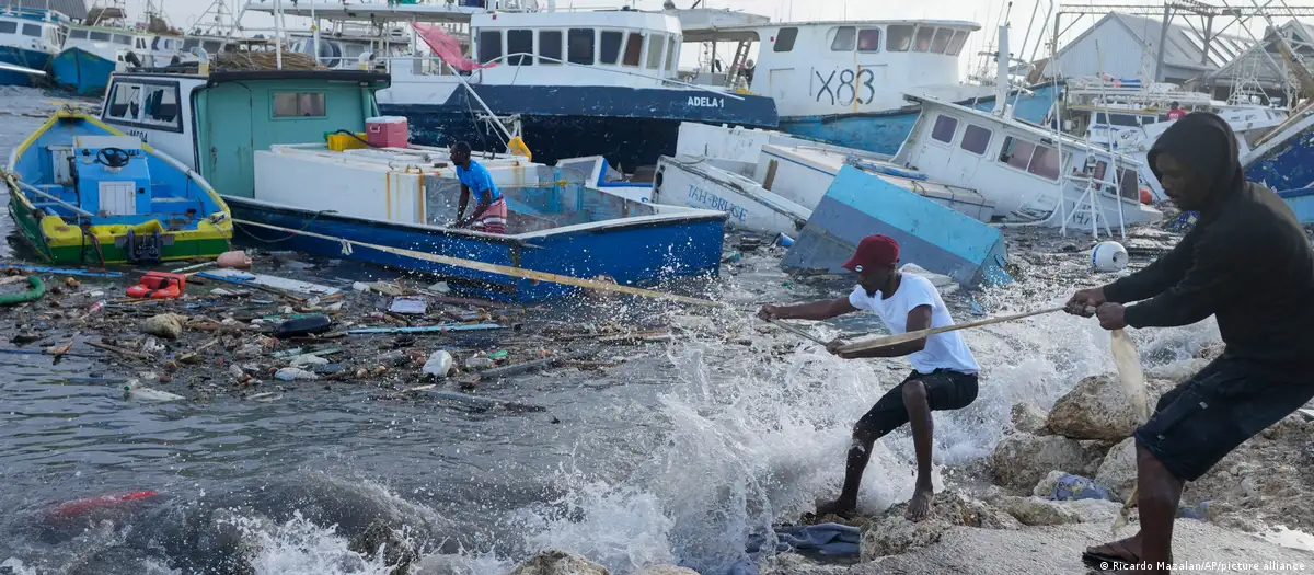 Huracán Beryl causa estragos en el caribe y deja al menos un Muerto