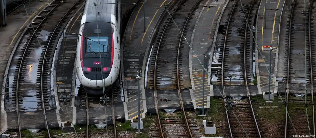 Investigan mensaje de apoyo a sabotaje de trenes en Francia