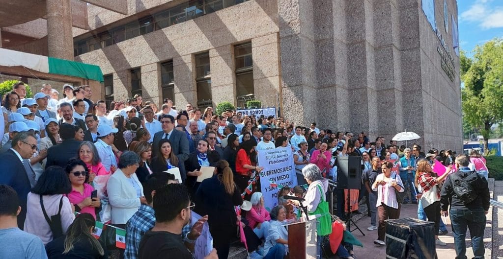 Jueces y magistrados protestan contra reforma judicial en el PJF