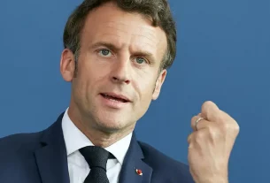 Macron pospone formación del gobierno en Francia hasta Agosto