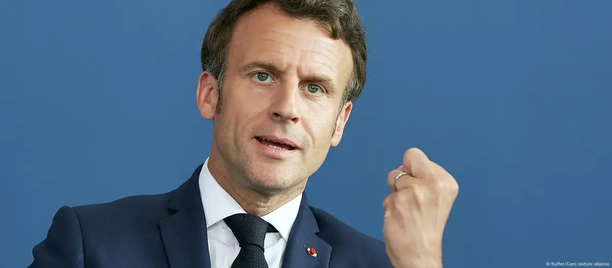 Macron pospone formación del gobierno en Francia hasta Agosto