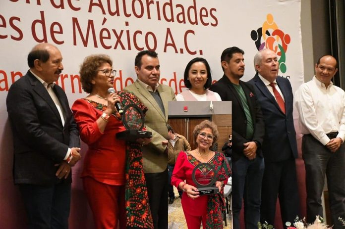 Adela Román Ocampo Reconocimiento a su Gestión en Acapulco