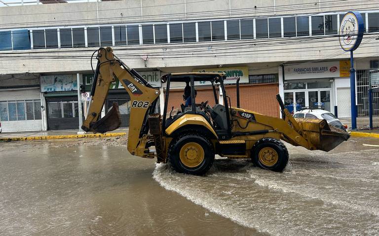 Ayuntamiento de Acapulco retira escombros tras huracán John