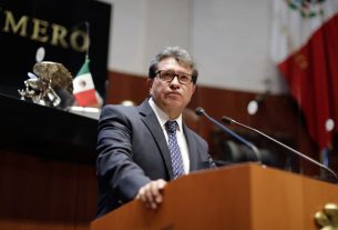 Monreal niega involucrarse en juicio político contra jueces