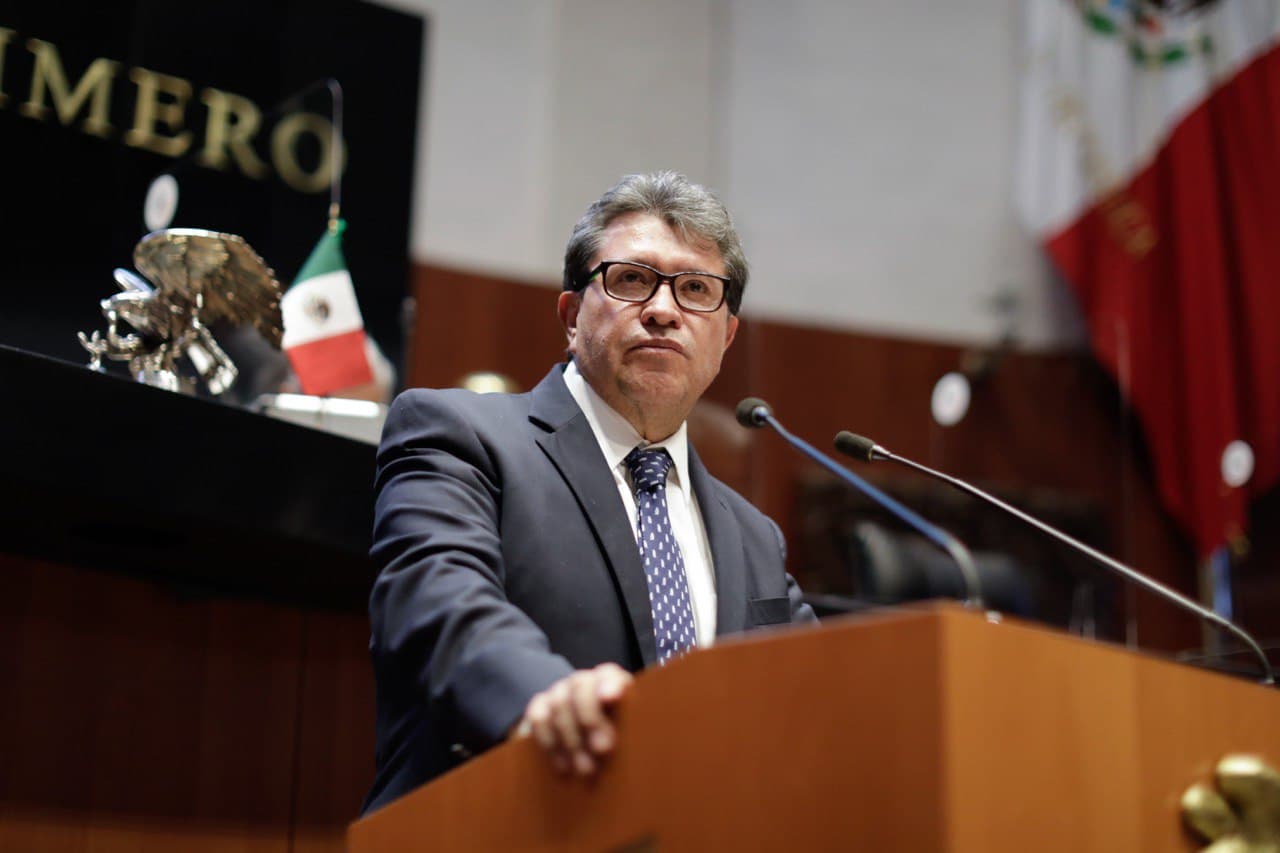 Monreal niega involucrarse en juicio político contra jueces