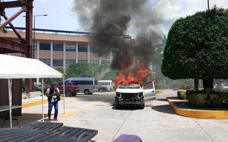 Protestas en Guerrero Normalistas vandalizan el congreso