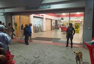 Refuerzan seguridad en tiendas para prevenir saqueos