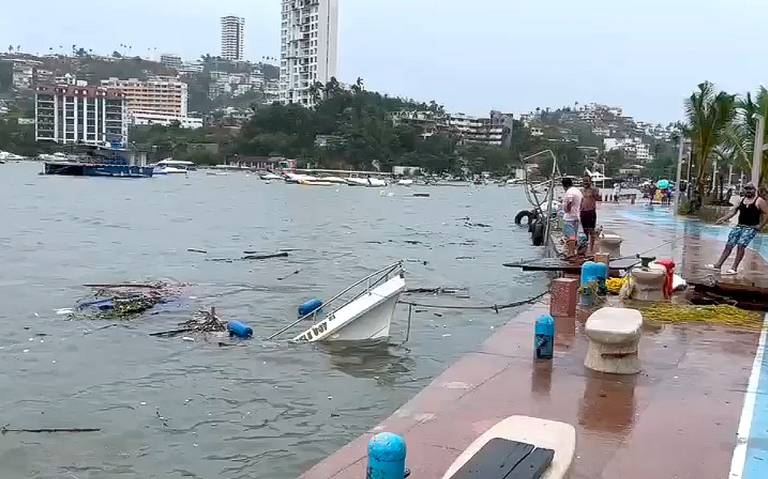 huracán John deja embarcaciones hundidas en Acapulco