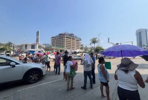 Bloquean ambos carriles de la Costera damnificados por John