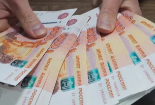 El rublo cae en medio de sanciones y temores por la economía