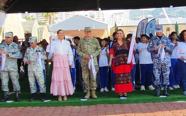 Inauguran exposición militar en Acapulco
