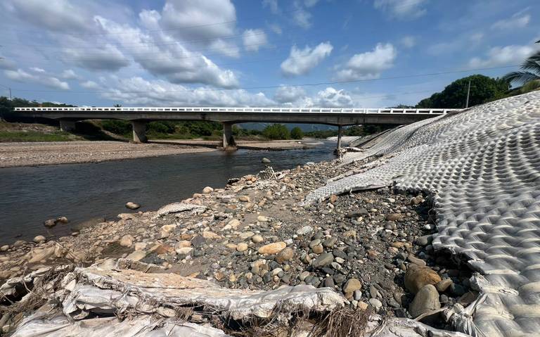 Solicitan a la Conagua reparar el encauzamiento del río en Petatlán