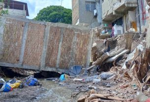 Una casa de tres niveles colapsó en la barranca de Alpuyeca