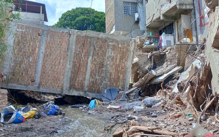 Una casa de tres niveles colapsó en la barranca de Alpuyeca