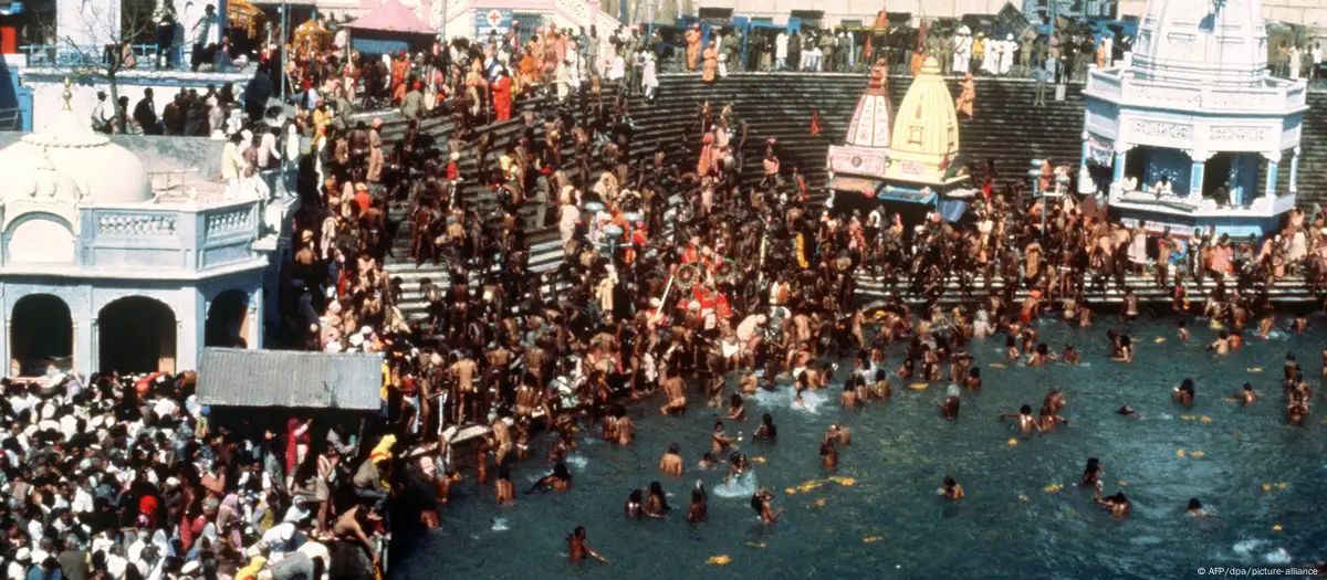 Estampida en el festival Kumbh Mela deja 30 muertos en India