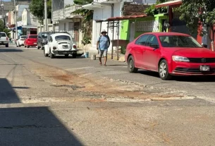 Persisten los baches en calles de la colonia Progreso en Acapulco