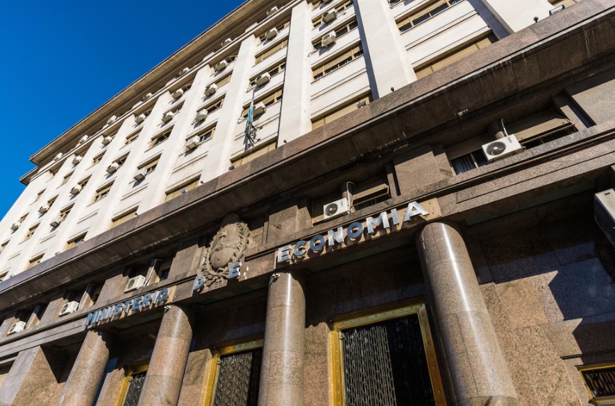 Superávit fiscal 2024 Gobierno planea bajar impuestos en 2025