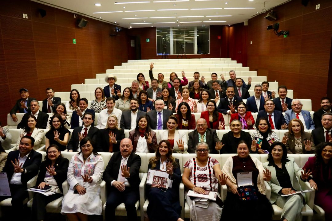 Félix Salgado respalda a Sheinbaum en reunión de Morena