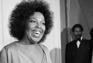 Muere Roberta Flack, conocida por Killing Me Softly