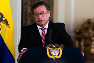 Petro critica a sus ministros e insinúa cambio de gabinete