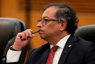 Petro pide renuncia de todo su gabinete en medio de crisis