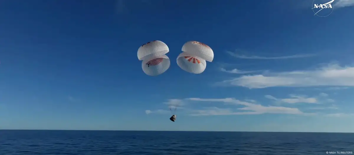 Astronautas de Nasa varados en el espacio llegan a la Tierra