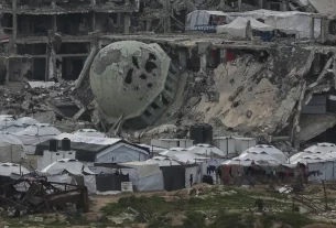 Israel bombardea Gaza mientras se negocia extender la tregua