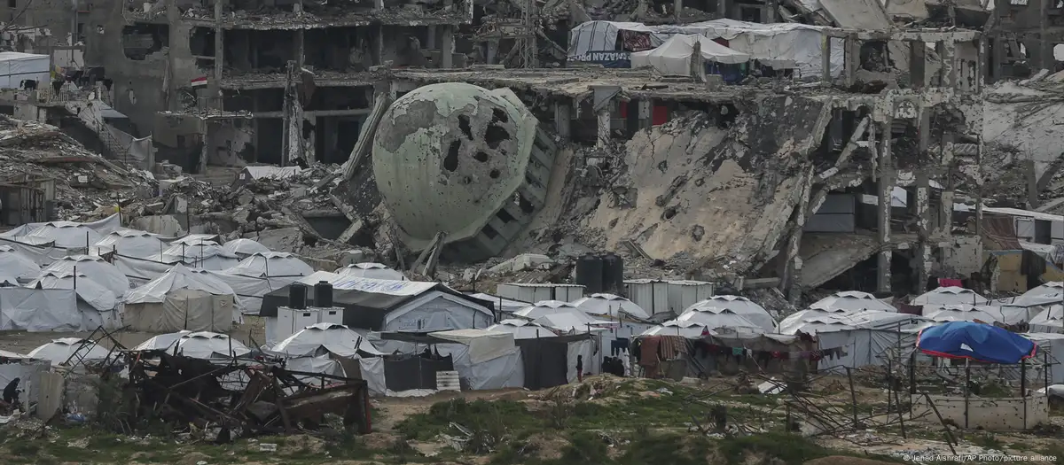 Israel bombardea Gaza mientras se negocia extender la tregua