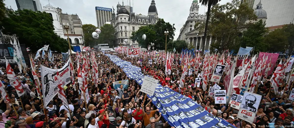 Masiva marcha en Argentina a 49 años del golpe militar