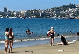 Turistas abarrotan Acapulco durante el puente largo de marzo