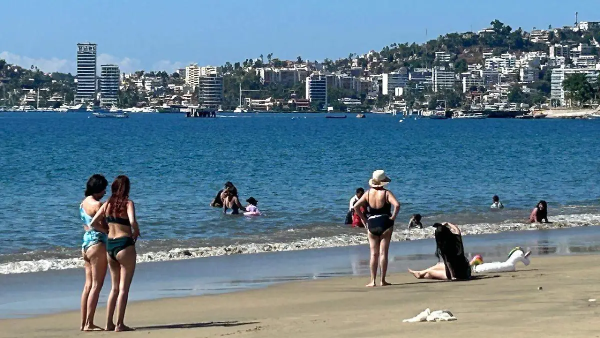 Turistas abarrotan Acapulco durante el puente largo de marzo